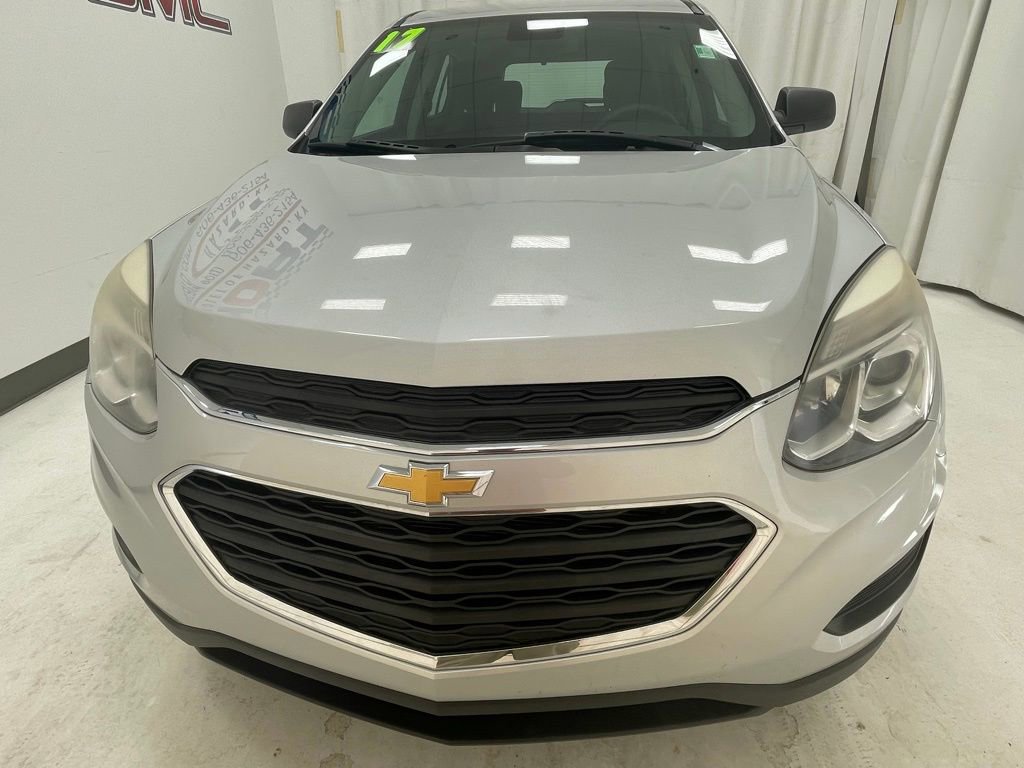 Used 2017 Chevrolet Equinox L image 2