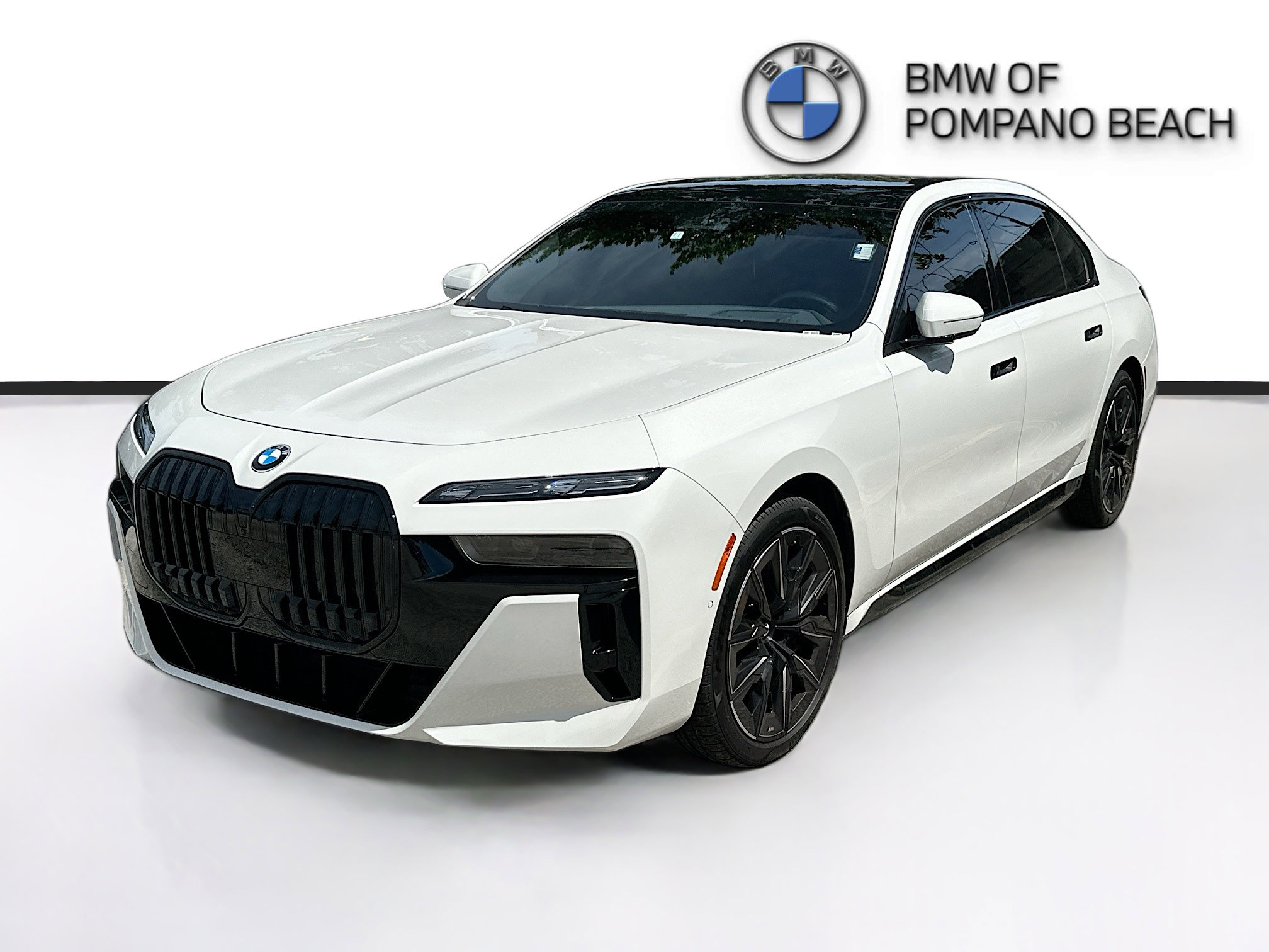 Used 2023 BMW 760i xDrive w/ Executive Package AWD/4WD image 3