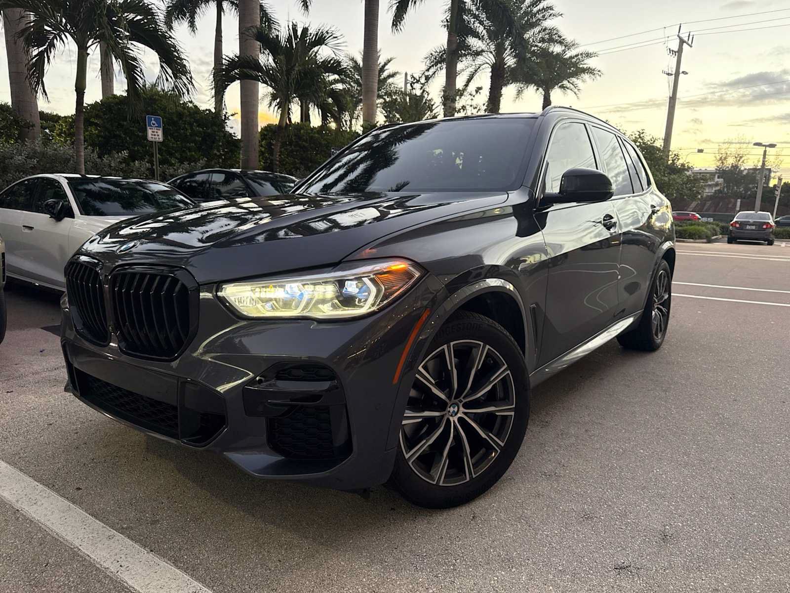 Used 2022 BMW X5 xDrive40i w/ M Sport Package AWD/4WD image 1