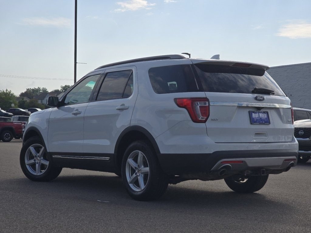 Used 2017 Ford Explorer XLT w/ Equipment Group 202A AWD/4WD image 14