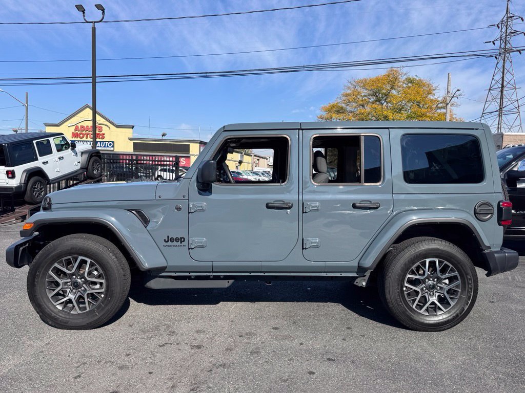 Used 2026 Jeep Wrangler Unlimited Sahara AWD/4WD image 4