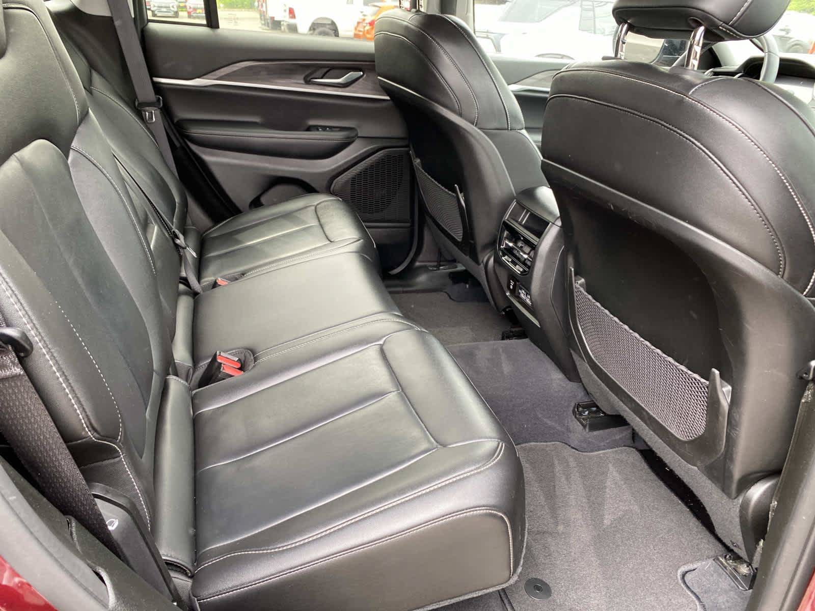 Certified 2023 Jeep Grand Cherokee Limited w/ Black Appearance Package AWD/4WD image 22