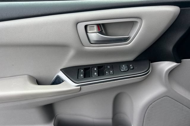 Used 2017 Toyota Camry SE FWD image 14