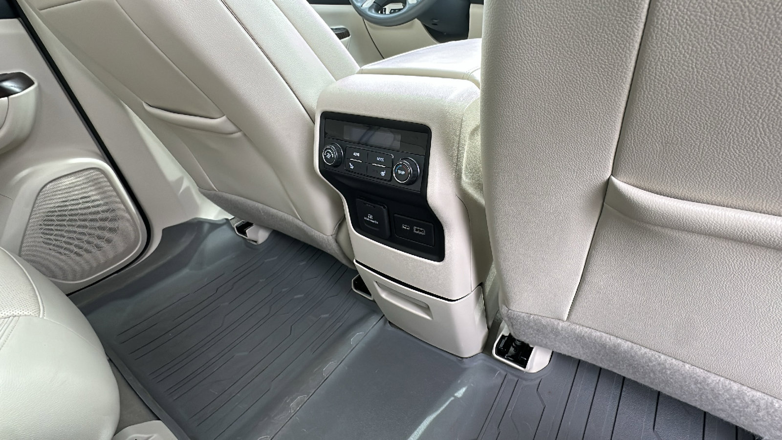 Used 2021 GMC Acadia Denali w/ Denali Ultimate Package image 28
