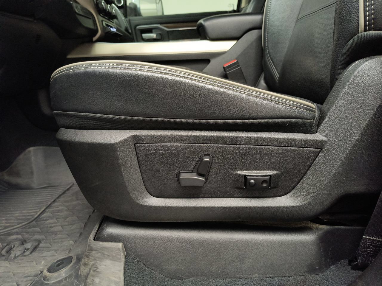 Used 2022 RAM 3500 Laramie AWD/4WD image 16