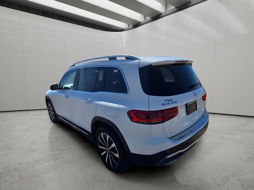 Used 2021 Mercedes-Benz GLB 250 4MATIC w/ Premium Package image 3