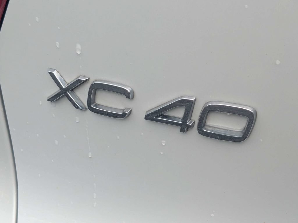 Certified 2023 Volvo XC40 B5 Plus w/ Protection Package Premier AWD/4WD image 16
