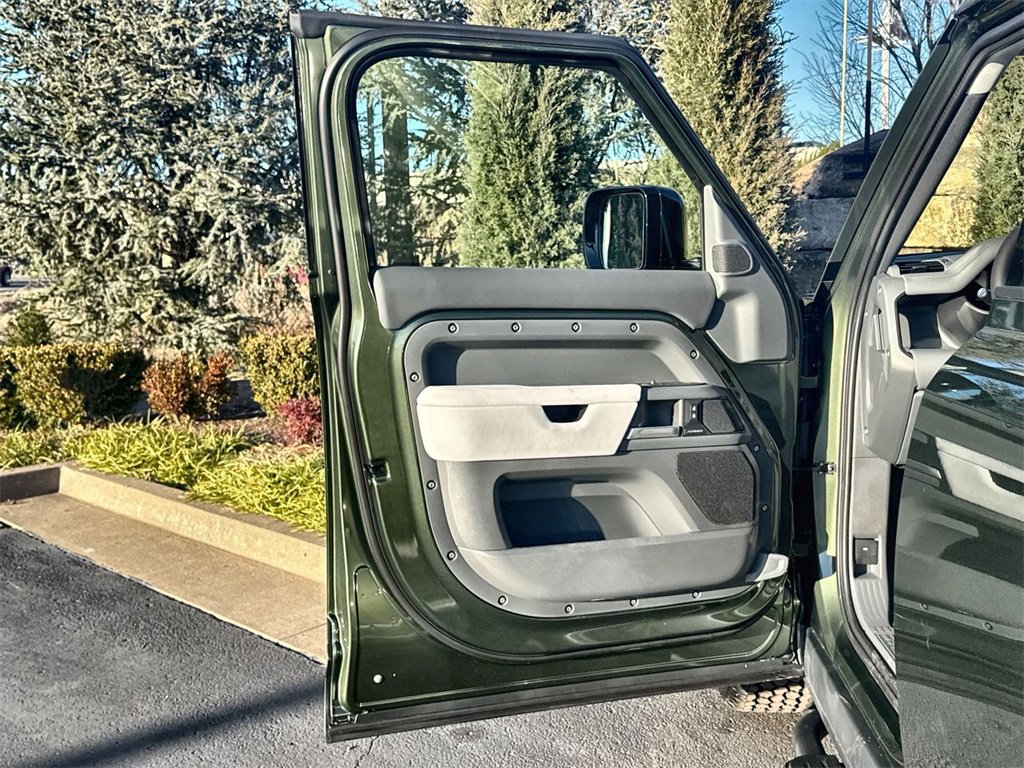 Used 2026 Land Rover Defender 110 S image 17