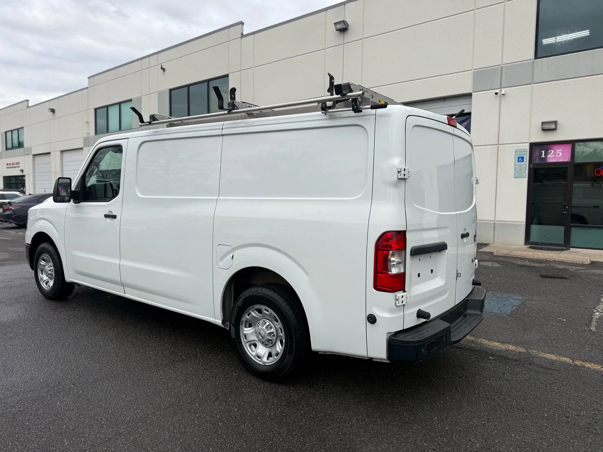 Used 2018 Nissan NV 2500 SV image 7