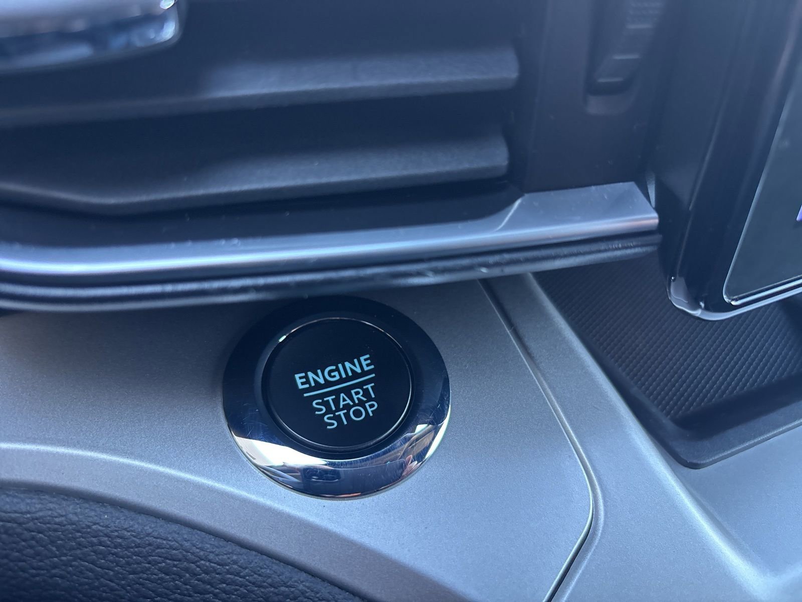 Certified 2022 Ford Explorer XLT w/ Equipment Group 202A image 24