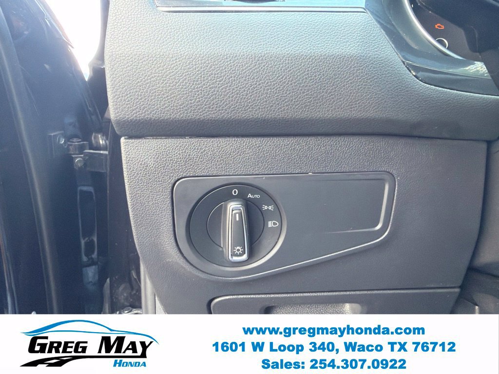 Used 2021 Volkswagen Tiguan SE w/ Panoramic Sunroof Package FWD image 14