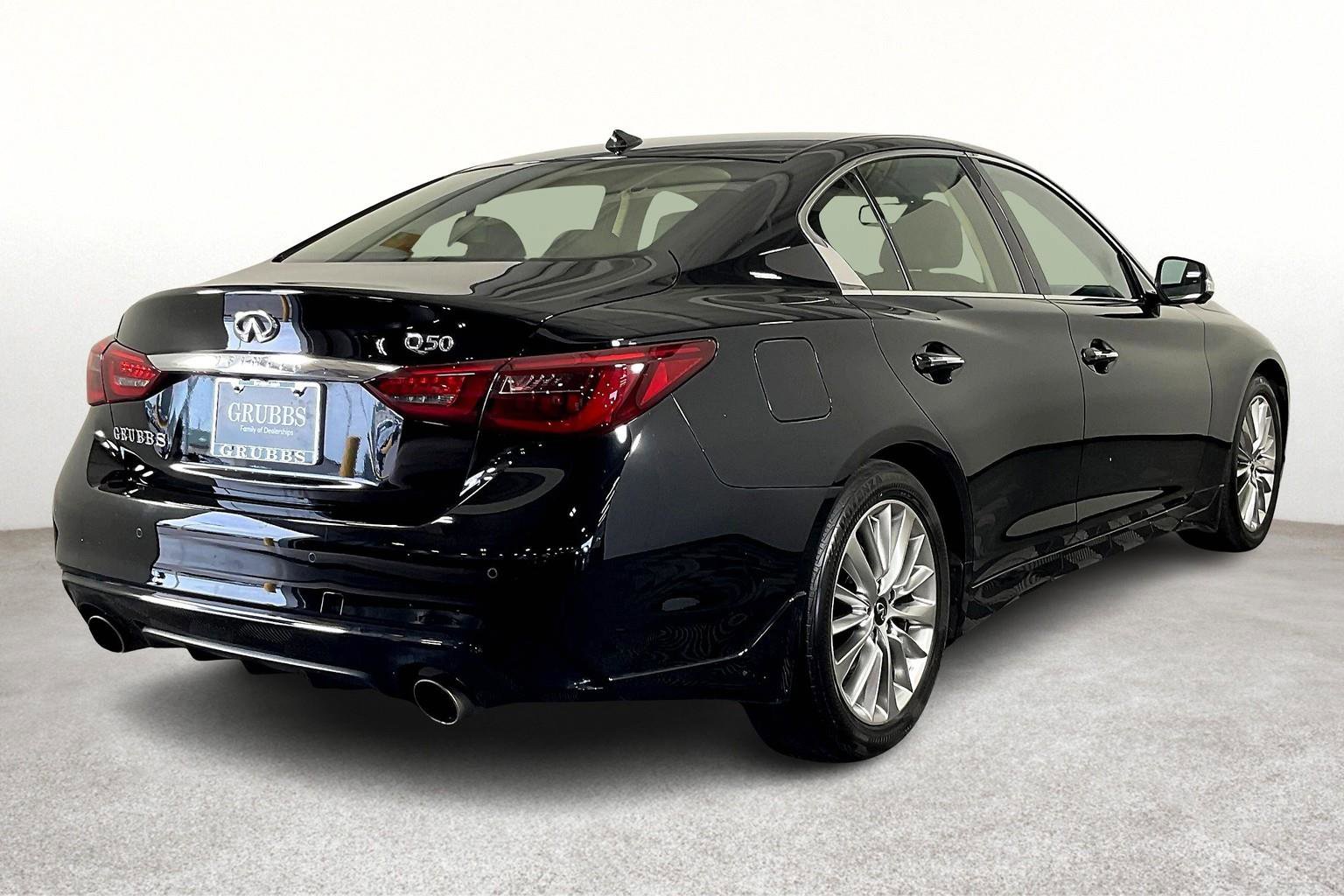 Used 2021 INFINITI Q50 Luxe image 2