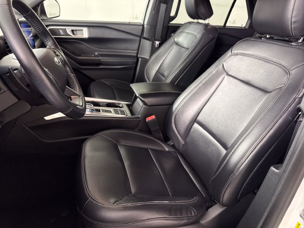 Used 2020 Ford Explorer XLT w/ Equipment Group 202A RWD image 11