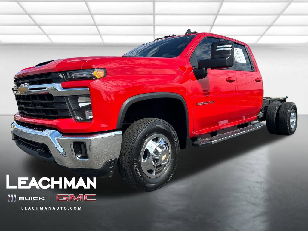 Used 2024 Chevrolet Silverado 3500 LT w/ Convenience Package image 8