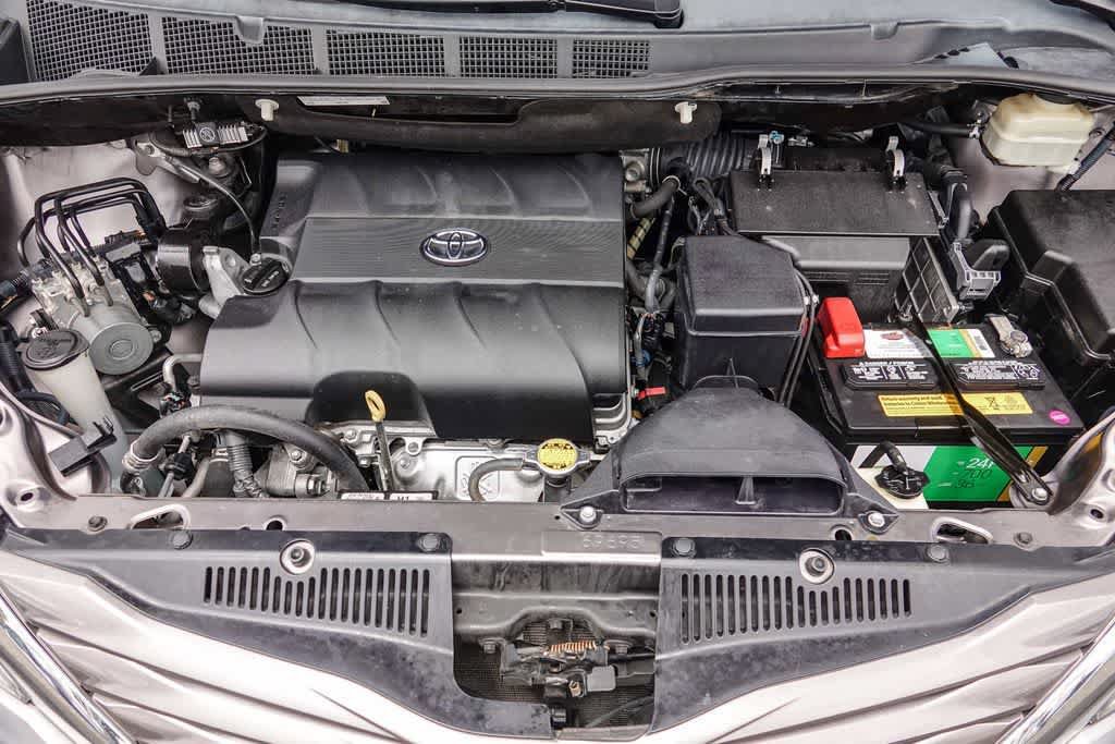 Used 2015 Toyota Sienna LE FWD image 26