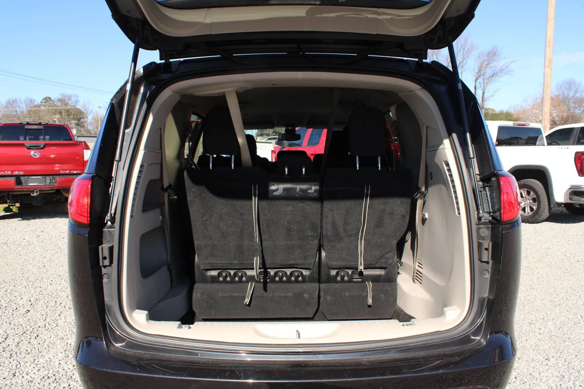 Used 2017 Chrysler Pacifica LX FWD image 10