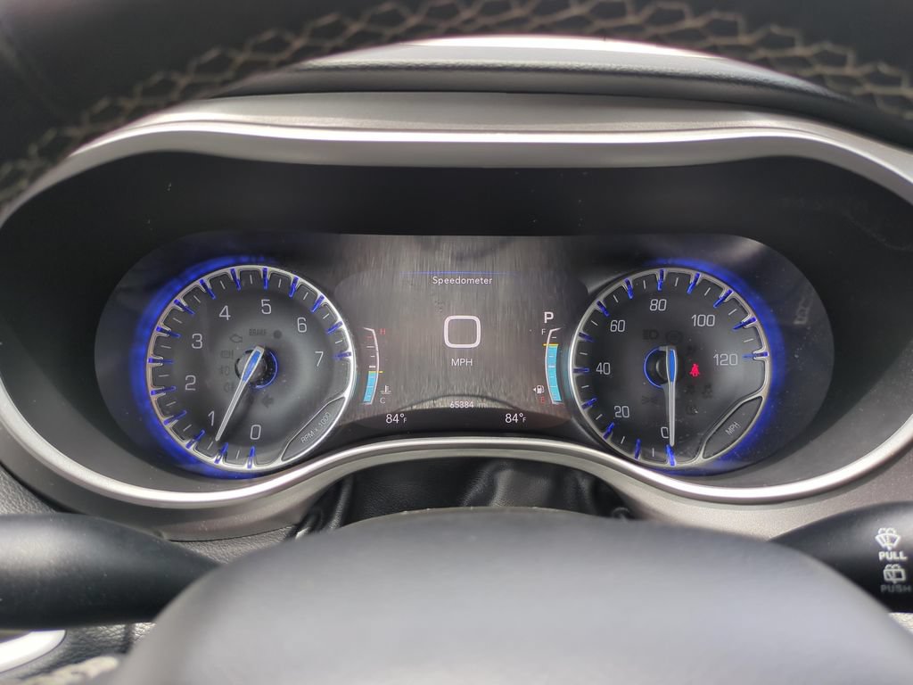 Used 2023 Chrysler Pacifica Touring-L FWD image 21