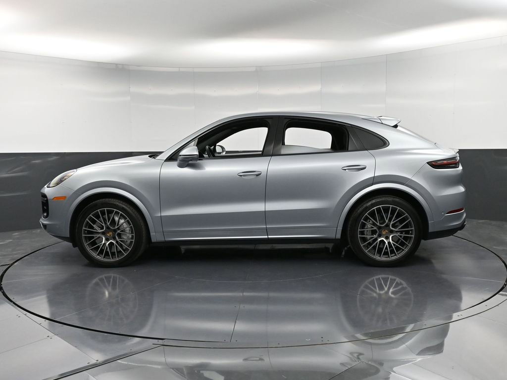Certified 2022 Porsche Cayenne Turbo AWD/4WD image 2