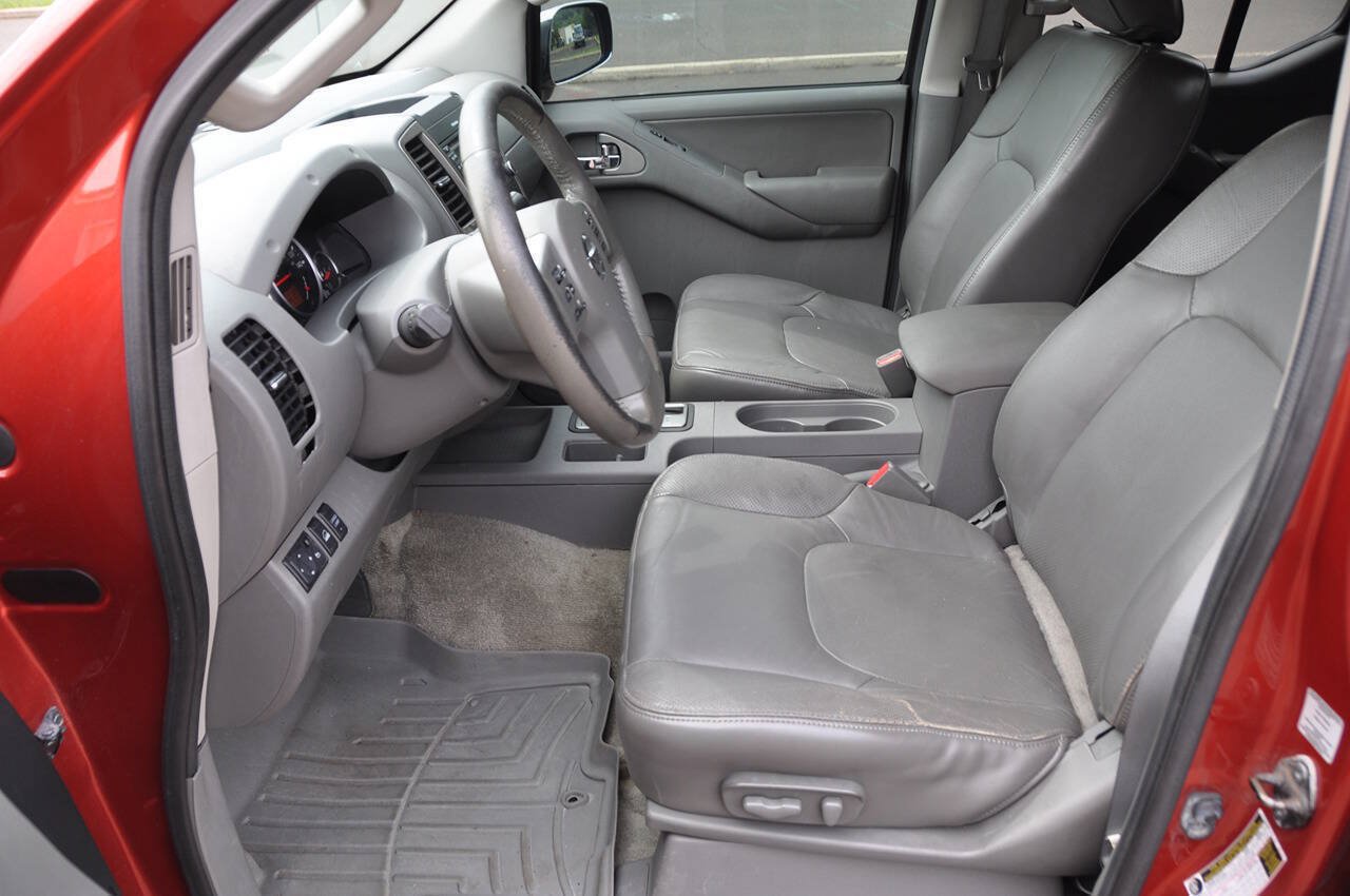 Used 2014 Nissan Frontier SL w/ SL Moonroof Package AWD/4WD image 19