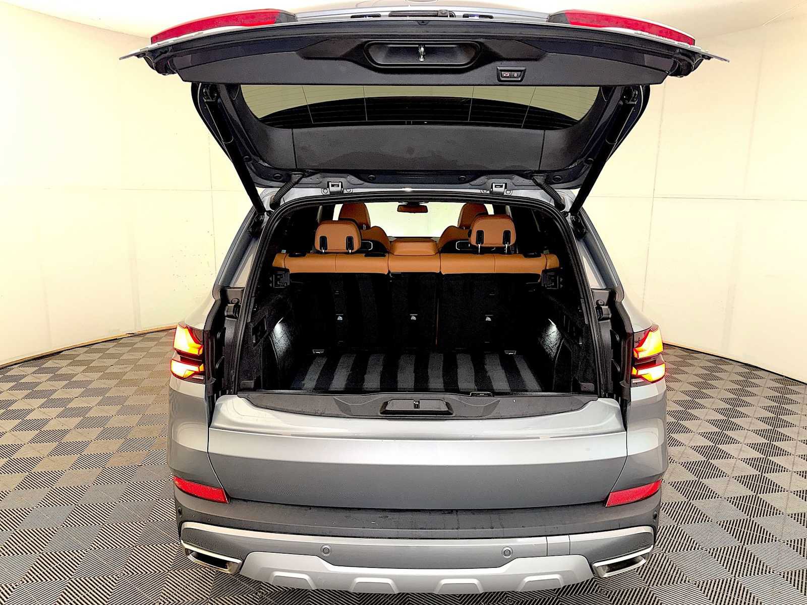 Used 2024 BMW X5 xDrive40i w/ Premium Package AWD/4WD image 22