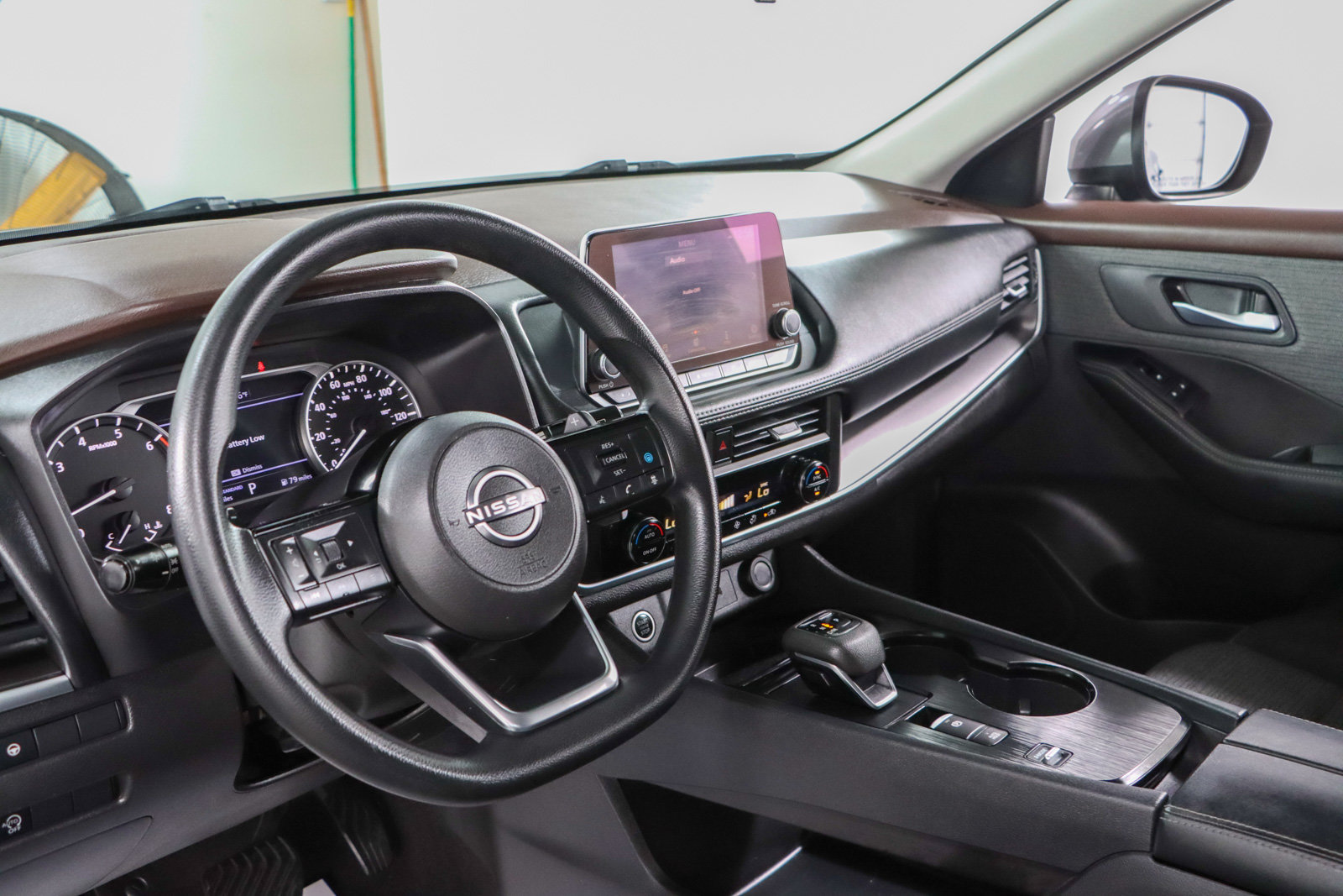 Used 2023 Nissan Rogue SV FWD image 22