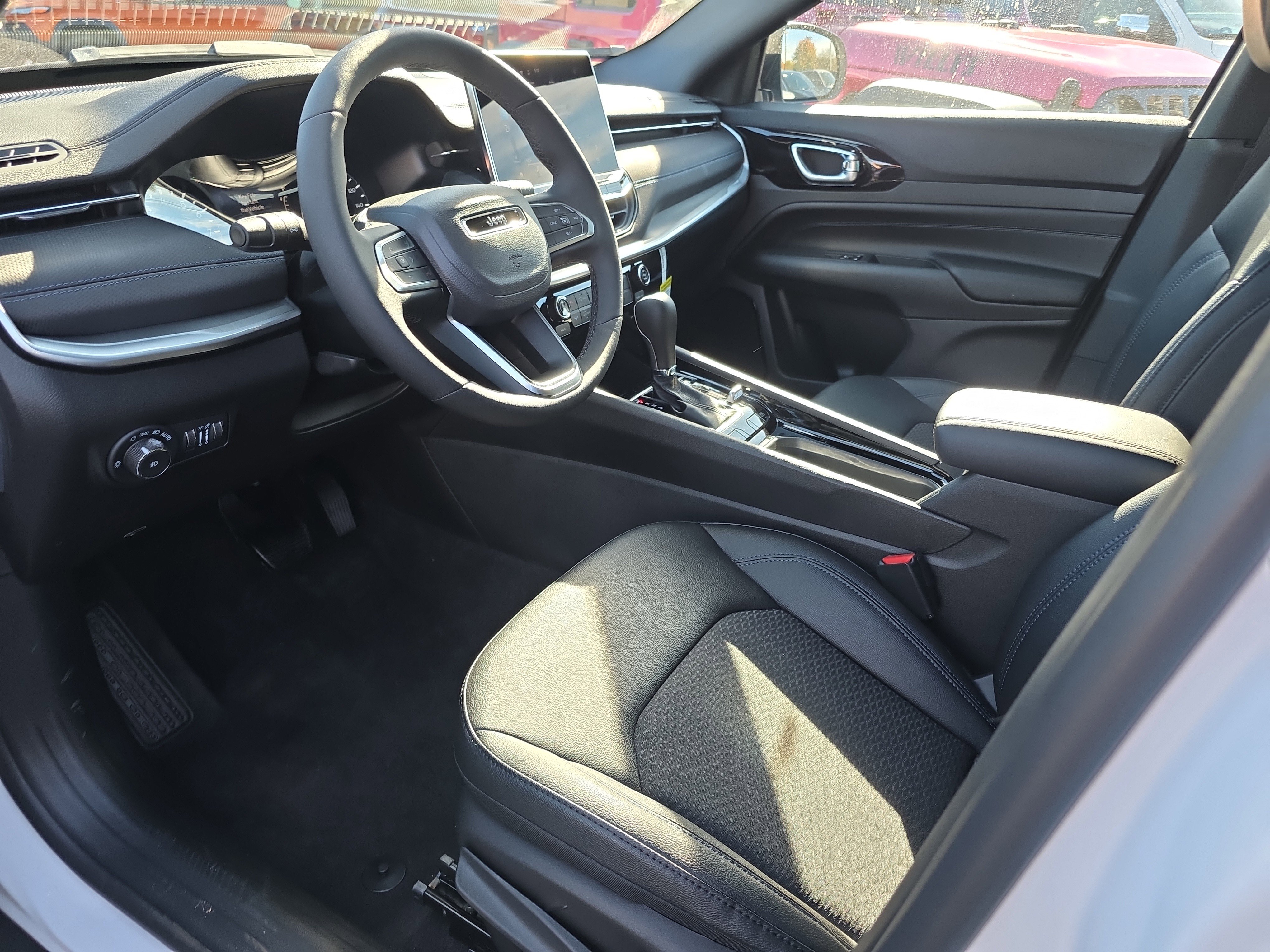 New 2026 Jeep Compass Latitude image 3