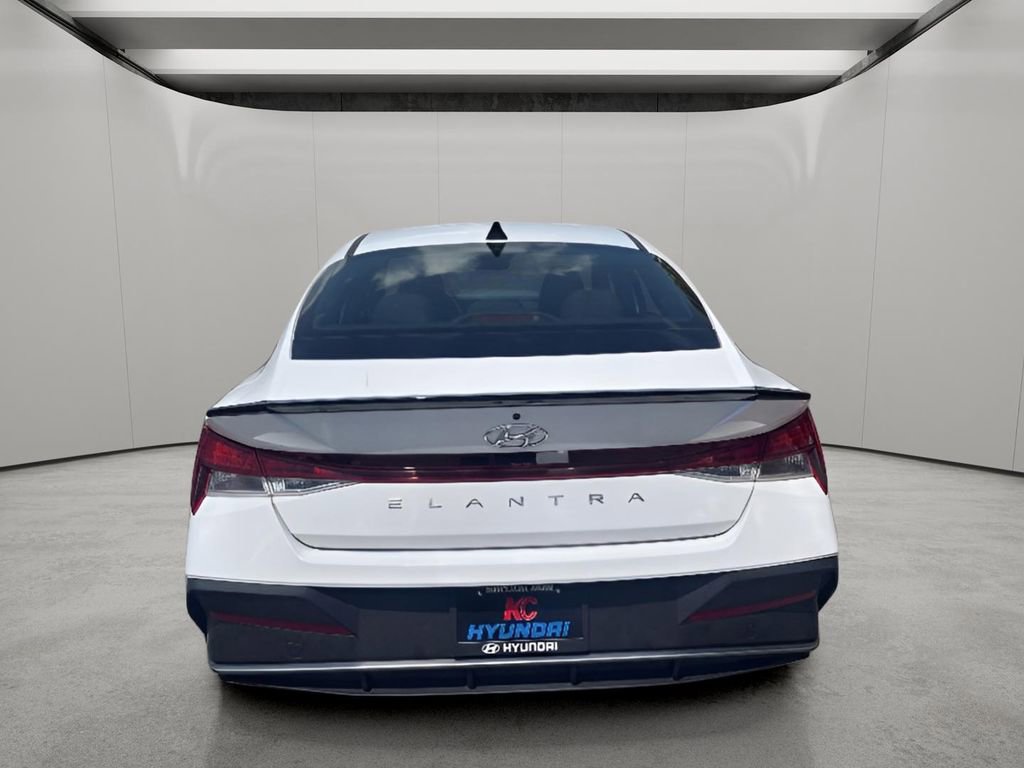 Used 2025 Hyundai Elantra Blue image 7