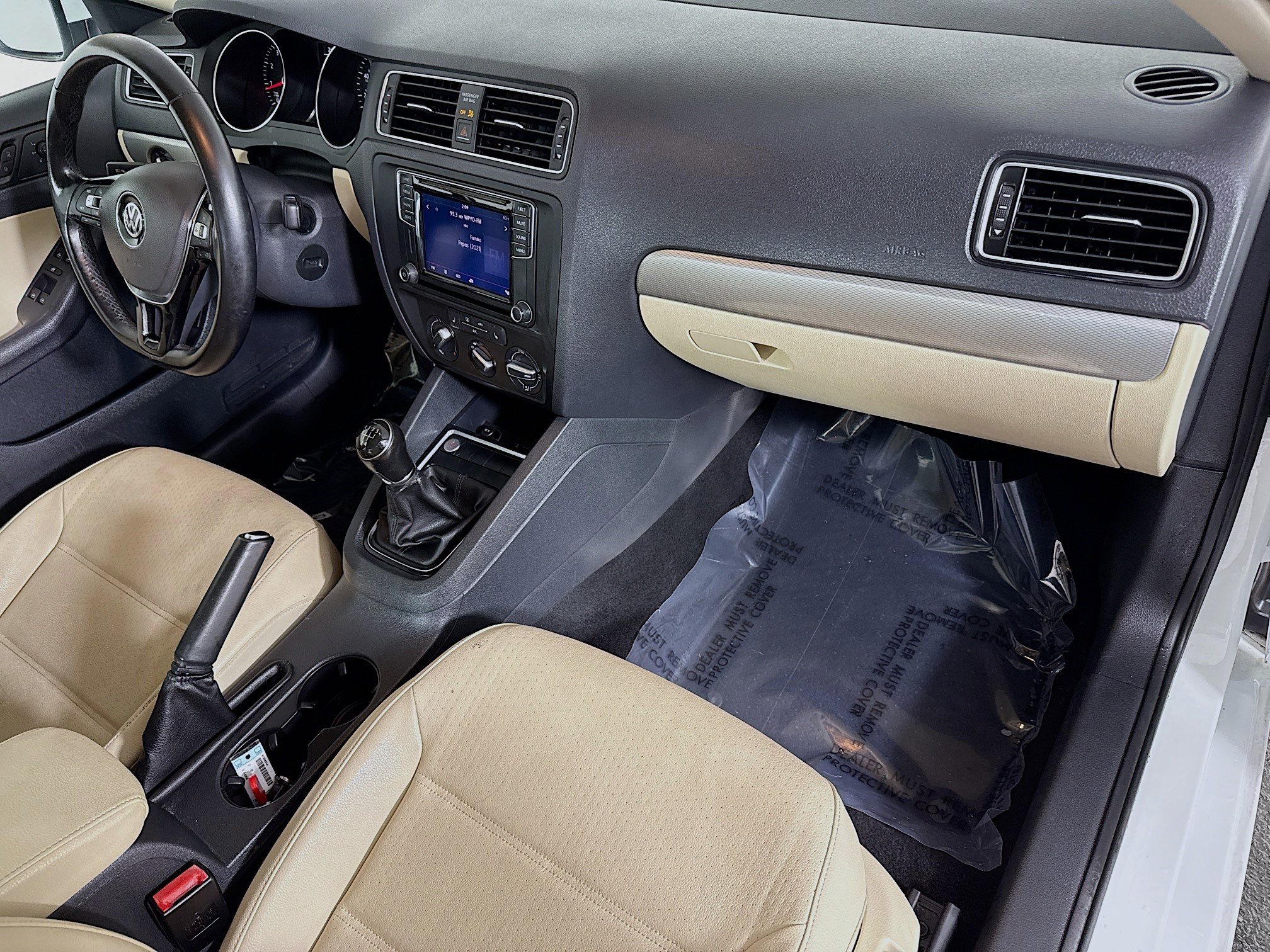 Used 2017 Volkswagen Jetta SE image 30