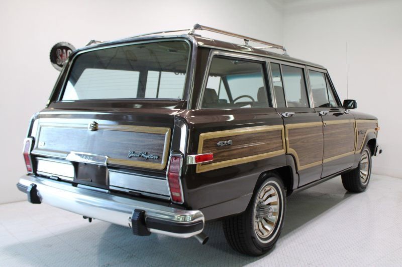 Used 1987 Jeep Grand Wagoneer image 5