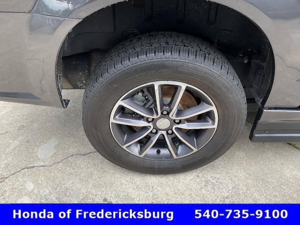 Used 2017 Dodge Grand Caravan SXT FWD image 11