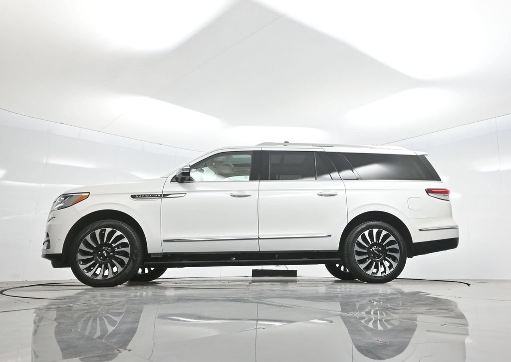 Used 2023 Lincoln Navigator L Black Label AWD/4WD image 7