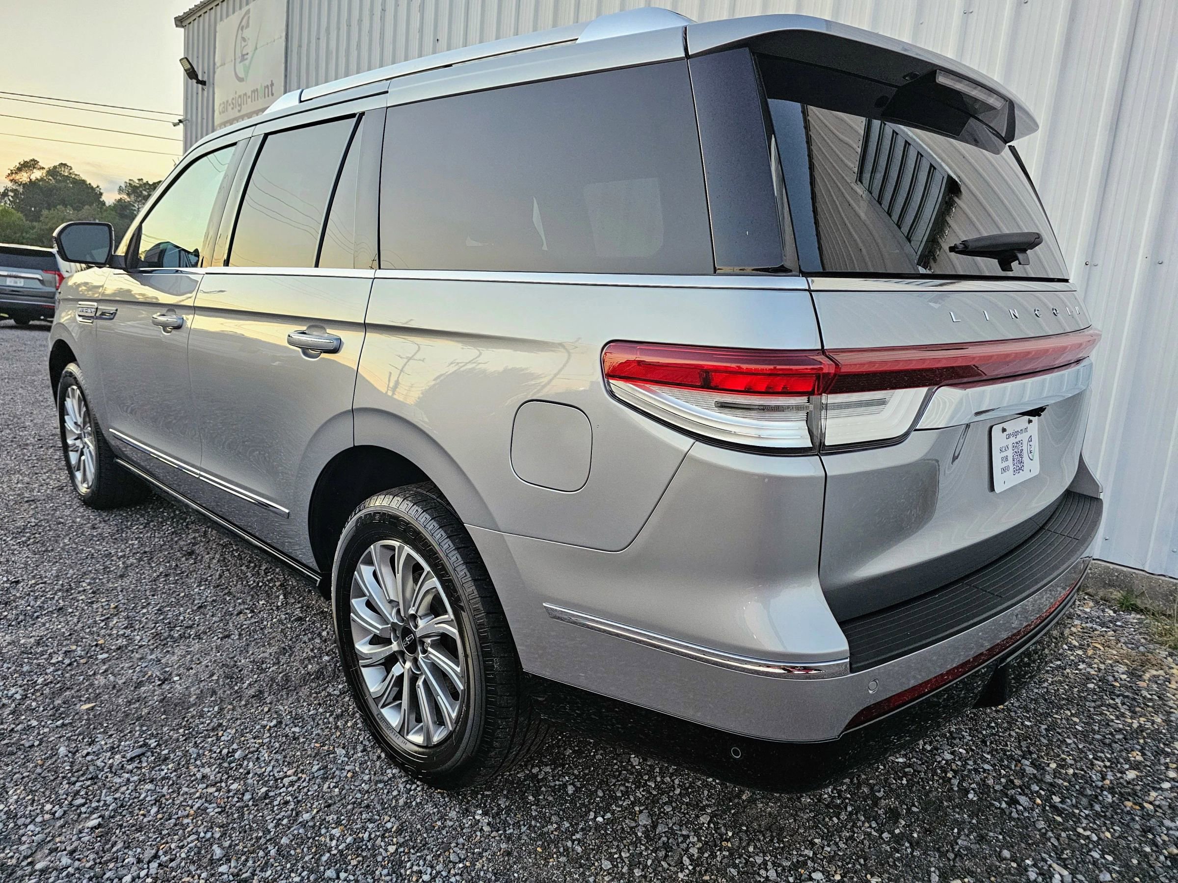 Used 2023 Lincoln Navigator 2WD image 3