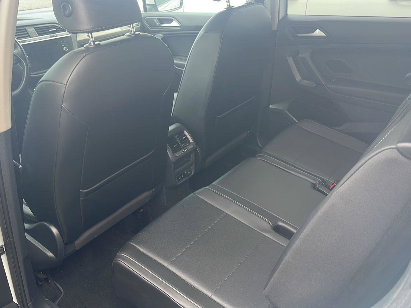 Used 2019 Volkswagen Tiguan SE w/ Panoramic Sunroof Package image 8