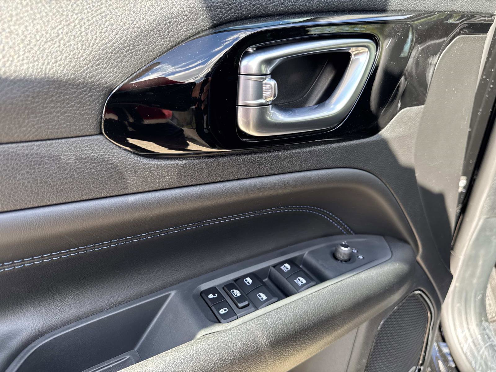 New 2026 Jeep Compass Limited image 18