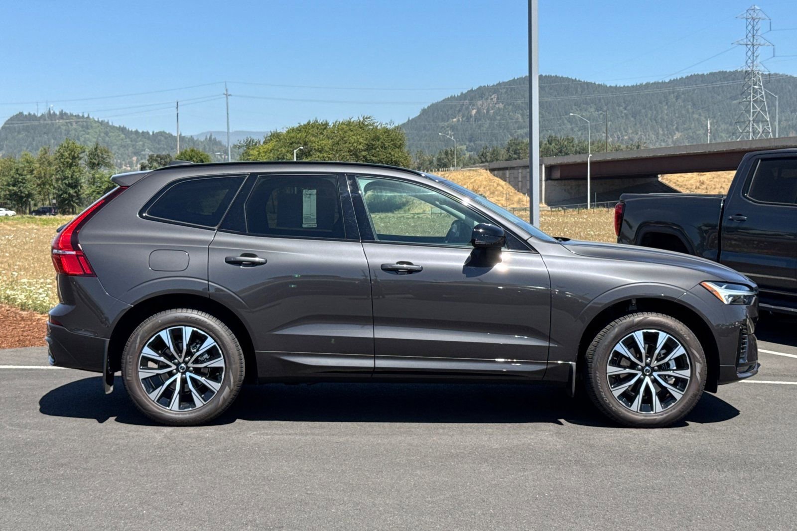 New 2025 Volvo XC60 B5 Core w/ Protection Package Premier video 2