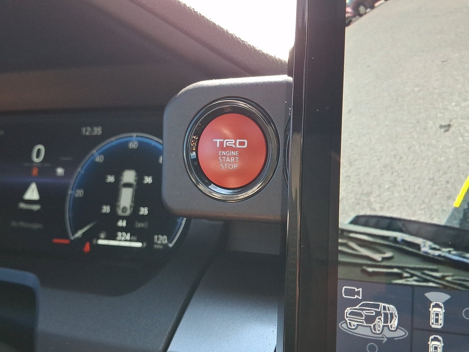 Certified 2025 Toyota 4Runner TRD Off-Road Premium w/ Tow Technology Package AWD/4WD image 27