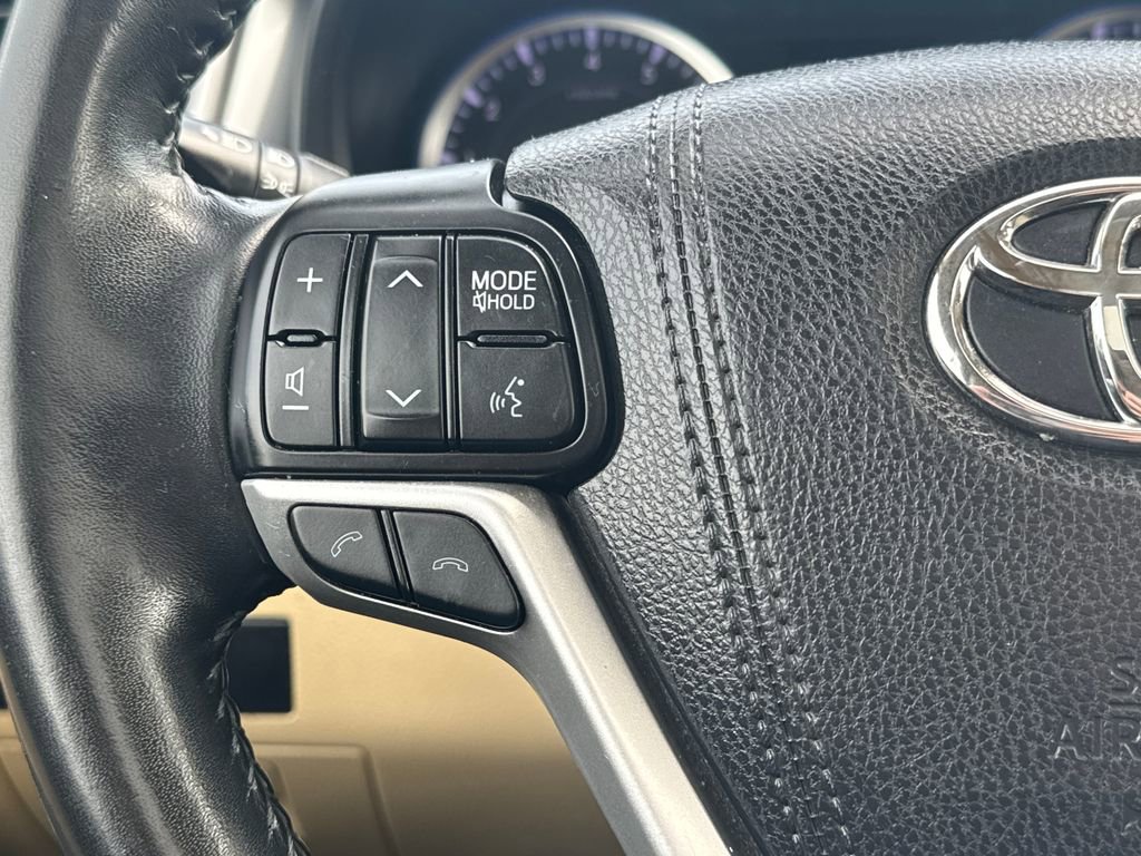 Used 2017 Toyota Highlander XLE AWD/4WD image 21