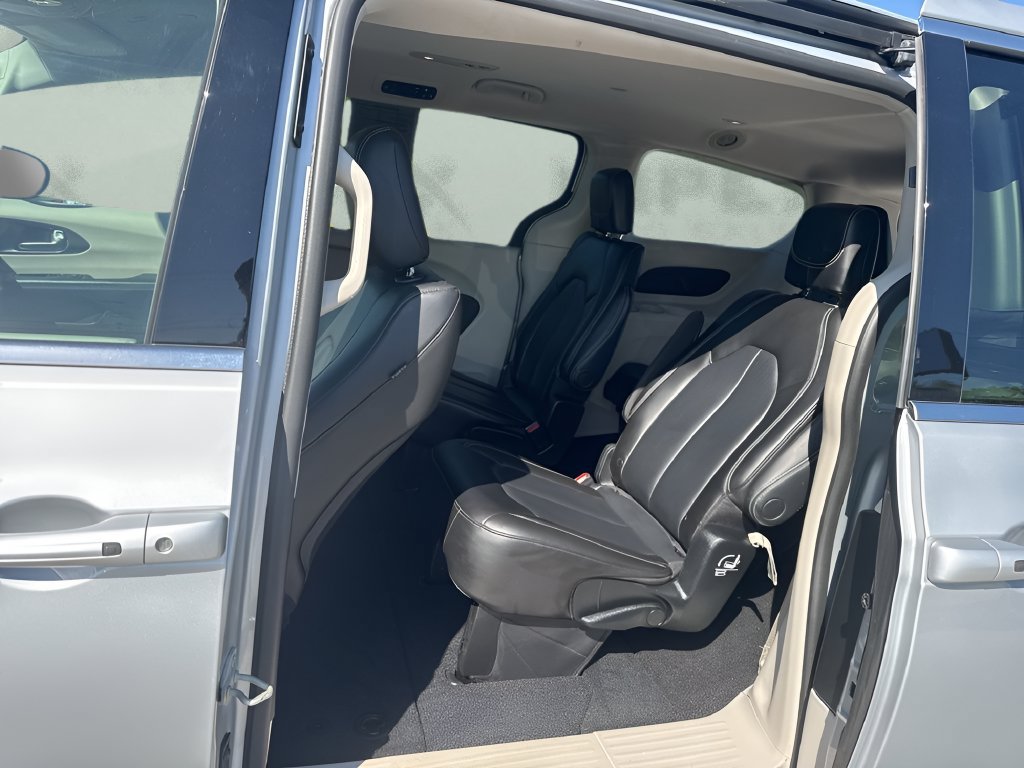 Used 2023 Chrysler Pacifica Touring-L FWD image 29
