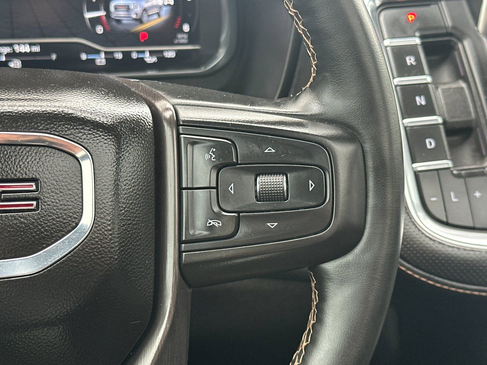 Used 2023 GMC Yukon XL AT4 image 31