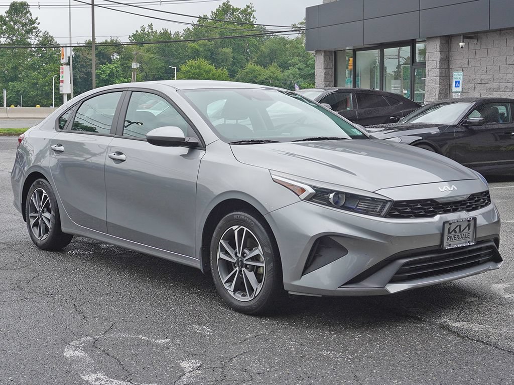 Used 2022 Kia Forte LXS FWD image 2