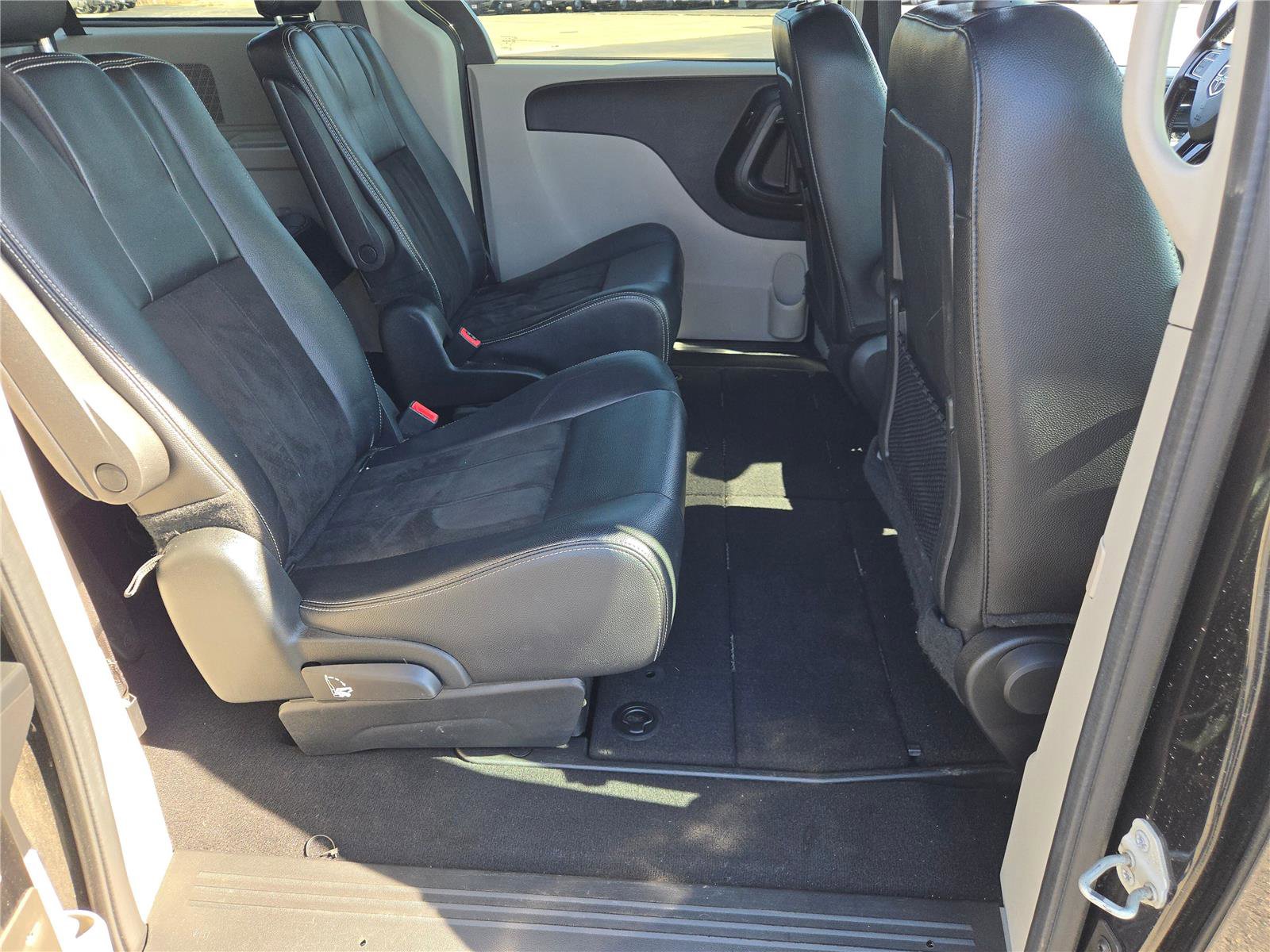 Certified 2019 Dodge Grand Caravan SXT image 10