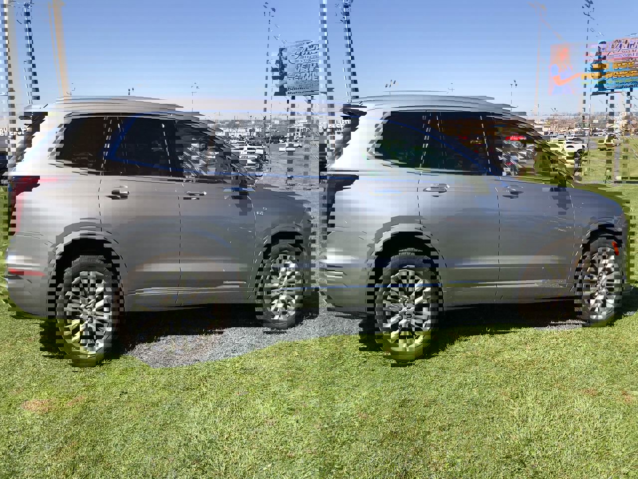 Used 2023 Cadillac XT6 Premium Luxury w/ Technology Package image 6