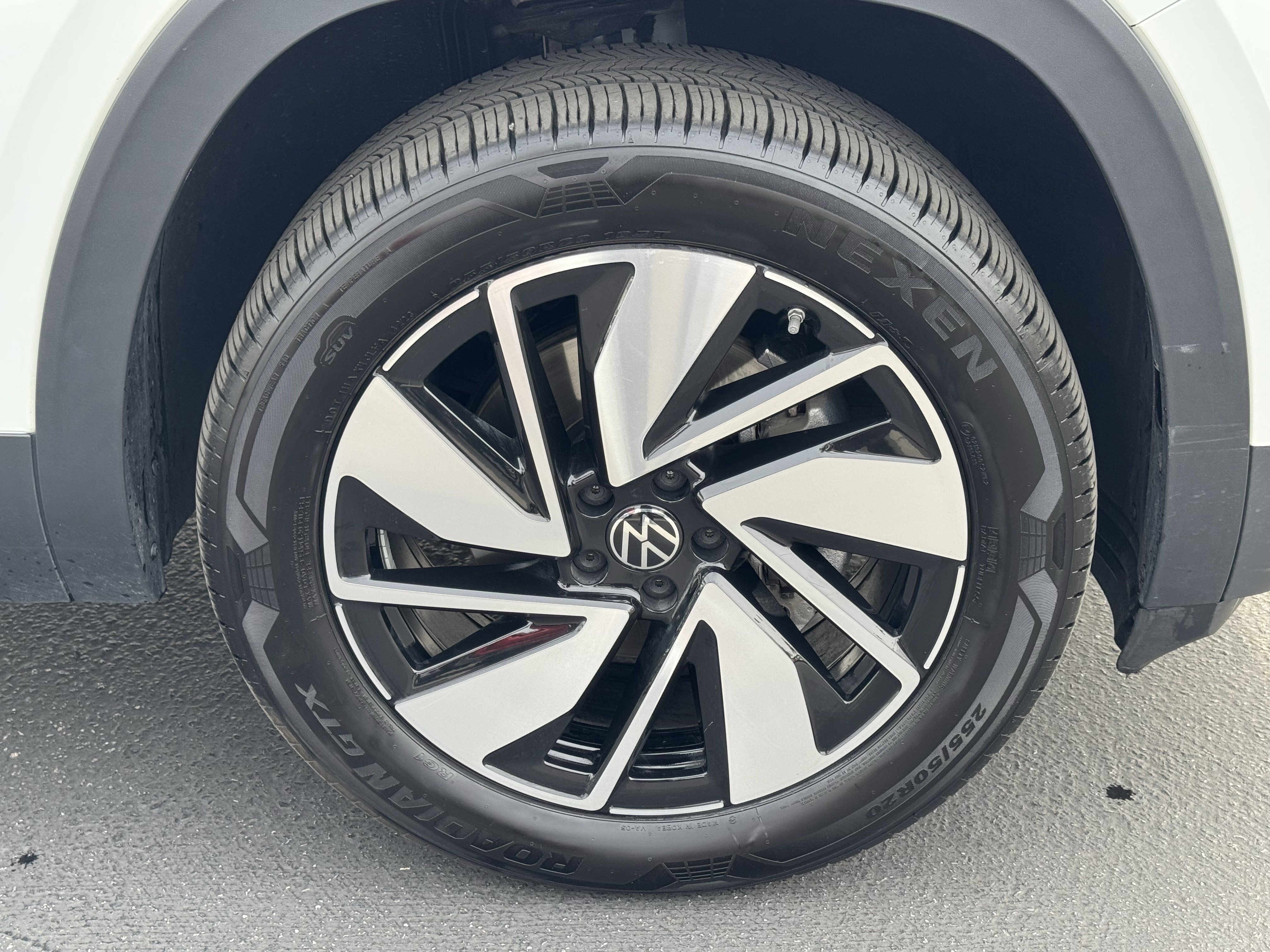 Used 2024 Volkswagen Atlas SE image 12