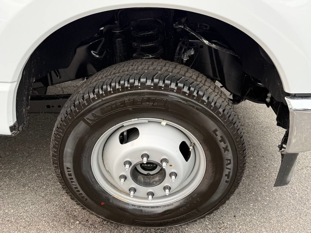 New 2026 Ford F350 XL w/ XL Chrome Package AWD/4WD image 8
