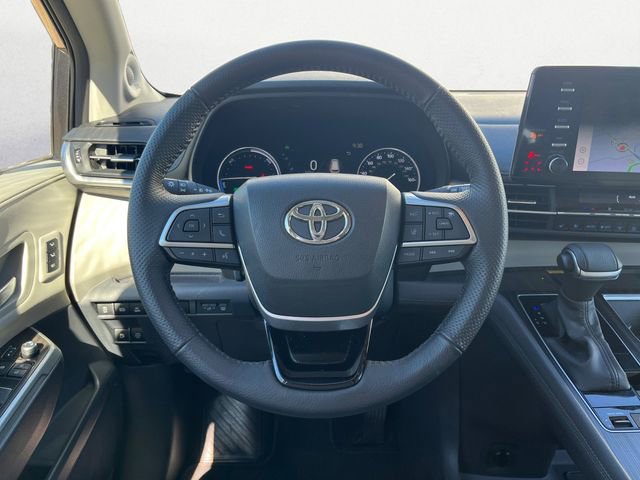 Used 2023 Toyota Sienna Limited FWD image 14