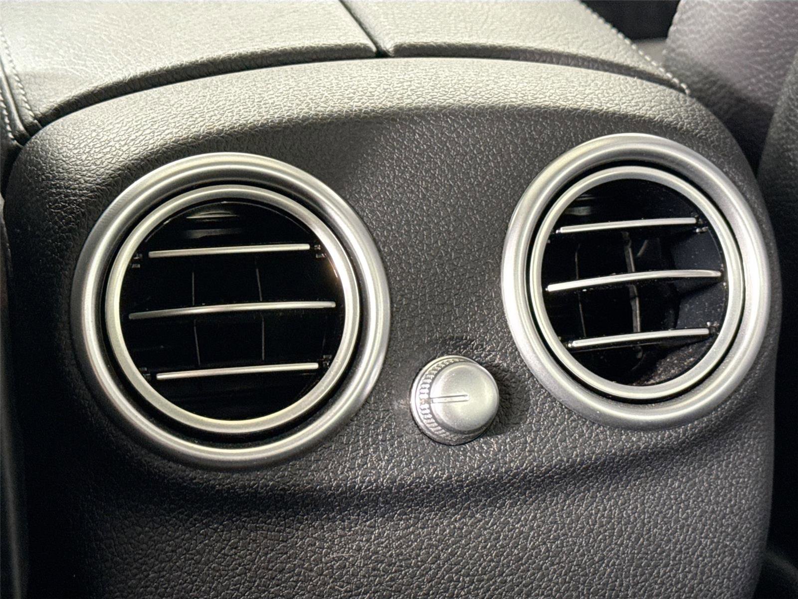 Used 2020 Mercedes-Benz C 300 4MATIC Sedan image 39