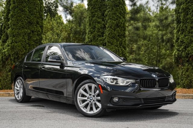 Used 2018 BMW 320i xDrive Sedan AWD/4WD image 5