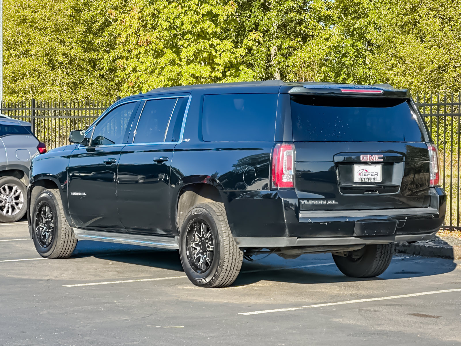 Used 2019 GMC Yukon XL SLT AWD/4WD image 6