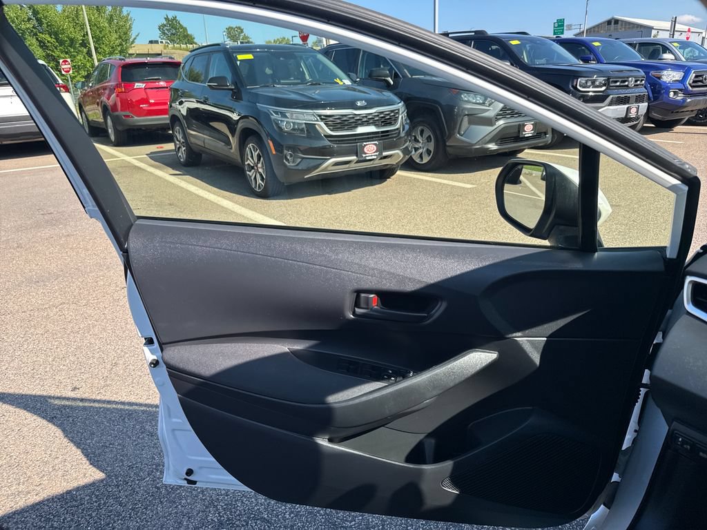 Used 2023 Toyota Corolla LE FWD image 33