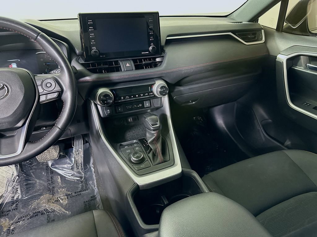 Used 2022 Toyota RAV4 SE w/ Weather & Moonroof Package image 18